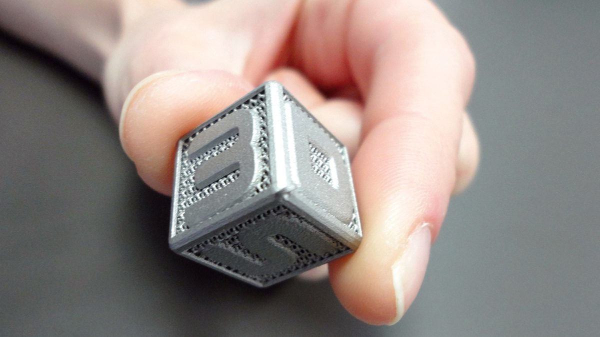 Prototipo cubo in metallo realizzato con la stampante 3D Systems ProX 100
